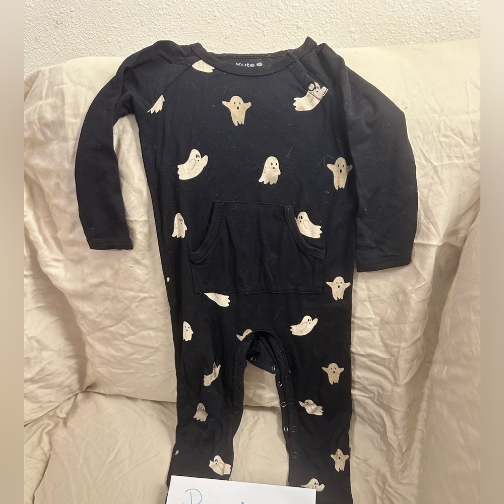 Kyte baby romper in BOO